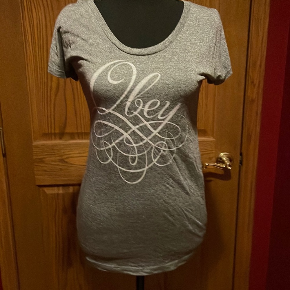 OBEY V-neck short sleeve t-shirt; Size S